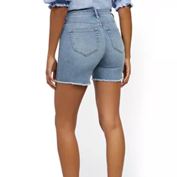 High-Waisted Stretchy Denim Shorts - Picture 3 of 3